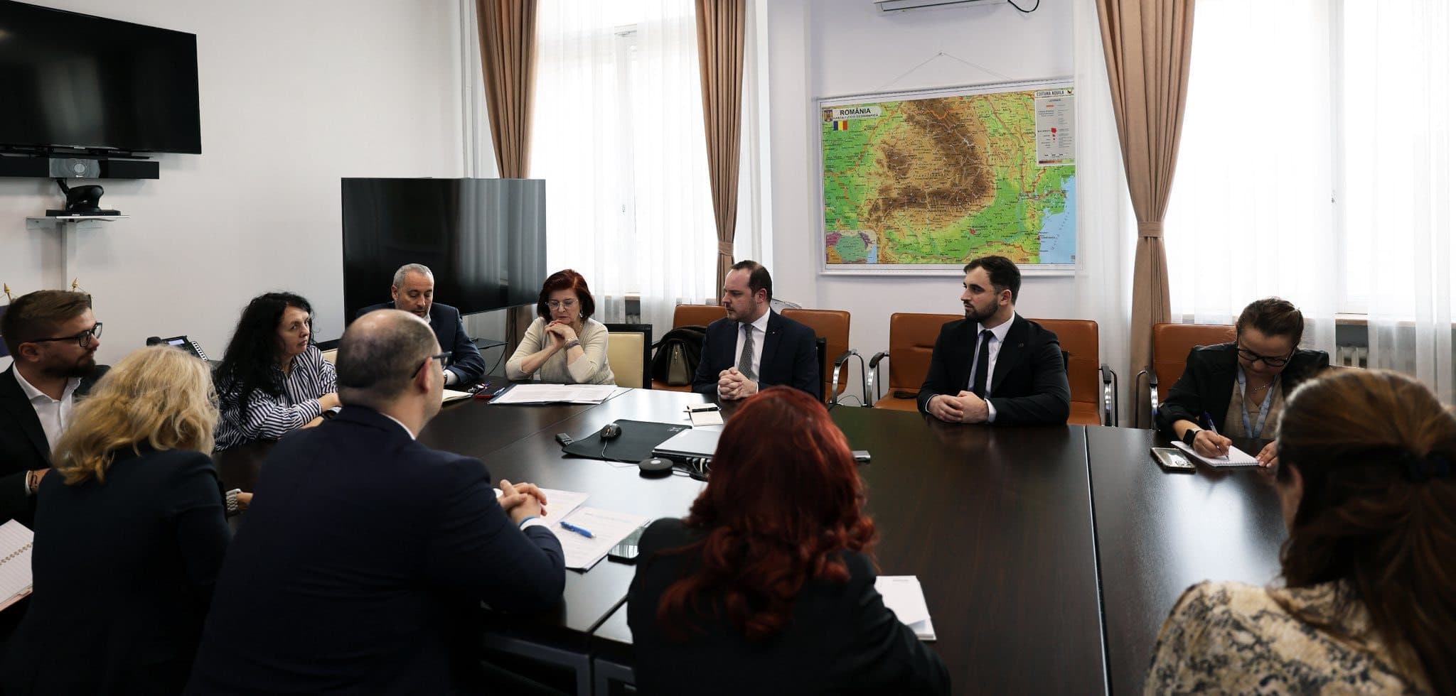 Alexandru Rogobete, discuţii cu reprezentanţii UNSAR: Am analizat împreună paşii necesari pentru a avea reguli mai clare privind asigurarea profesională şi statutul rezidenţilor în raport cu Colegiul Medicilor