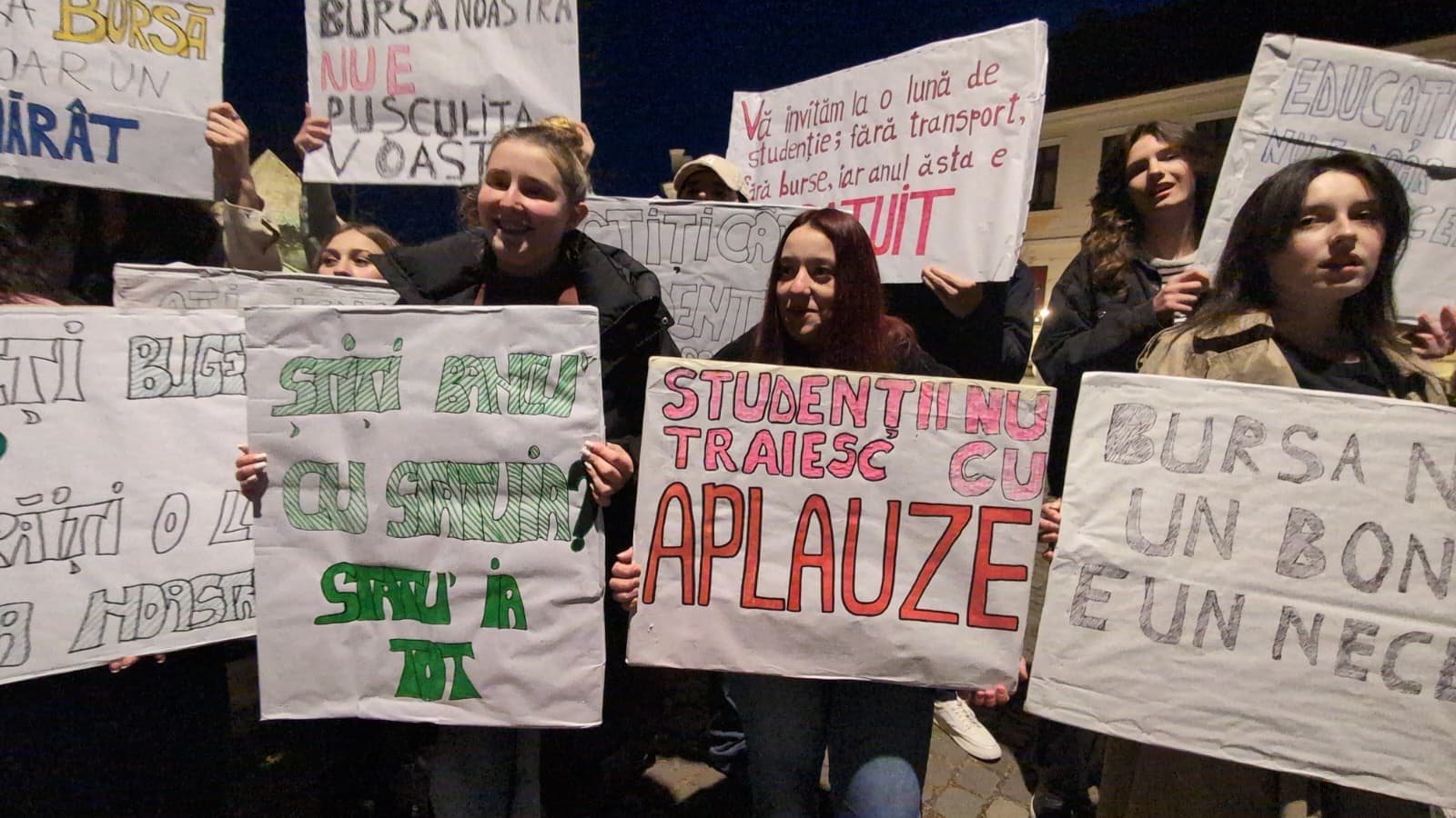 Proteste ale studenţilor în mai multe centre universitare. Tinerii atrag atenţia că, prin implementarea noilor prevederi care îi vizează, rata de abandon şcolar va fi tot mai mare