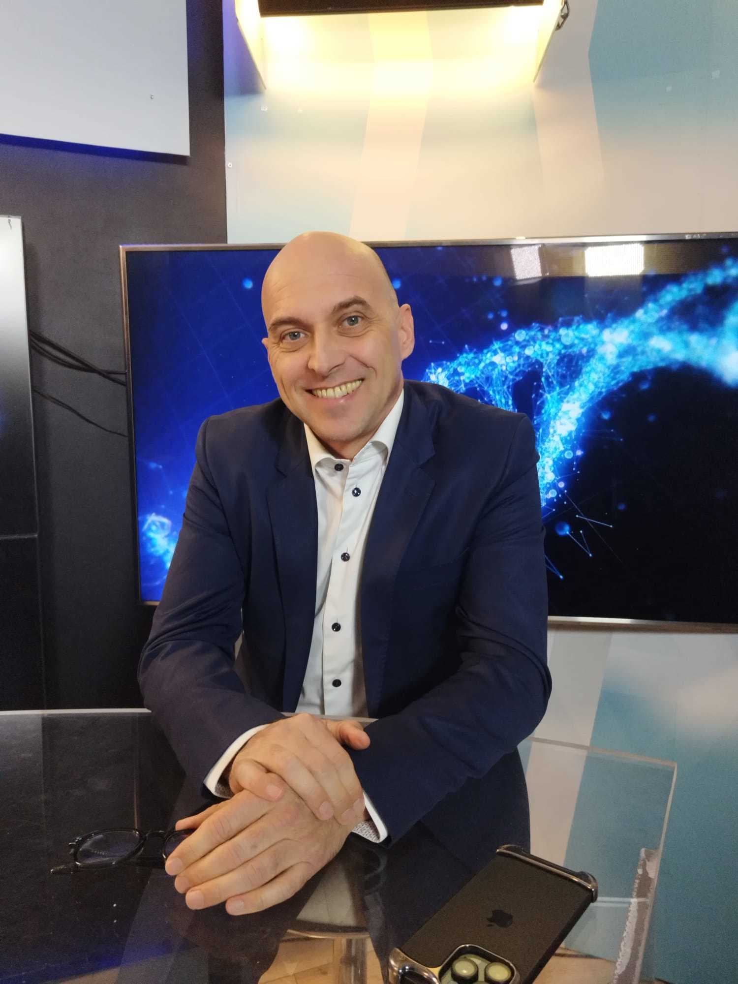 Prof. univ. Horia Barbu: Fac 300-350 de extracţii de implant pe an. De ce îşi pierd pacienţii dinţii implantaţi