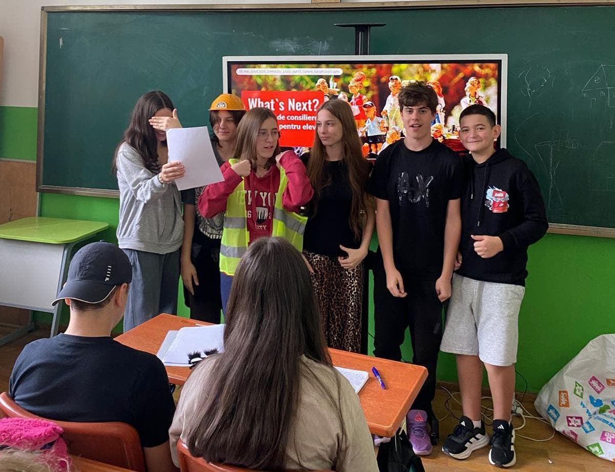 Salvaţi Copiii: Mai puţin de jumătate dintre elevii români au o viziune optimistă asupra viitorului lor profesional/ Cei mai mulţi ar vrea să dezvolte o afacere, nu să continue studiile