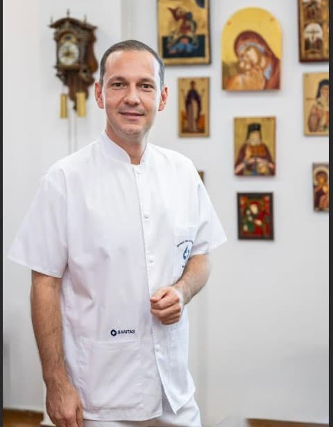Medicul Radu Ţincu: Nu trebuie să mâncăm la masa de Paşte în două ore cât în două zile. Oamenii consumă cantităţi mari de alcool în această perioadă, fără să ia în calcul că e o substanţă toxică. Ce spune despre efectul emoţiilor pozitive în organism