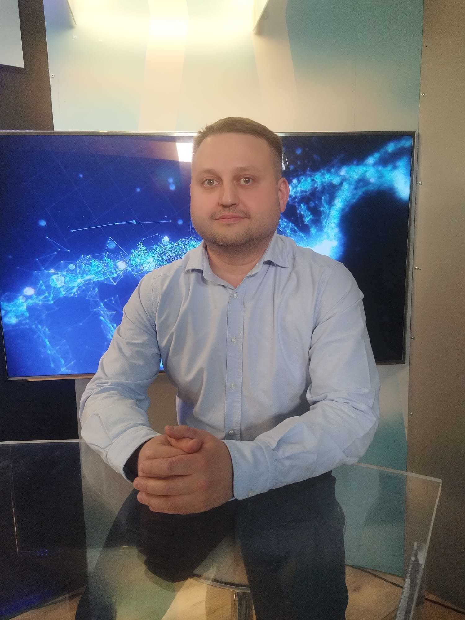 Dr. Ion Gamureac, stomatolog cu competenţe în implantologie: La mulţi pacienţi purtători de proteză, acea proteză duce la distrugerea osului şi, în unele cazuri, nici nu mai pot fi inserate implanturi. Dar sunt tehnici moderne