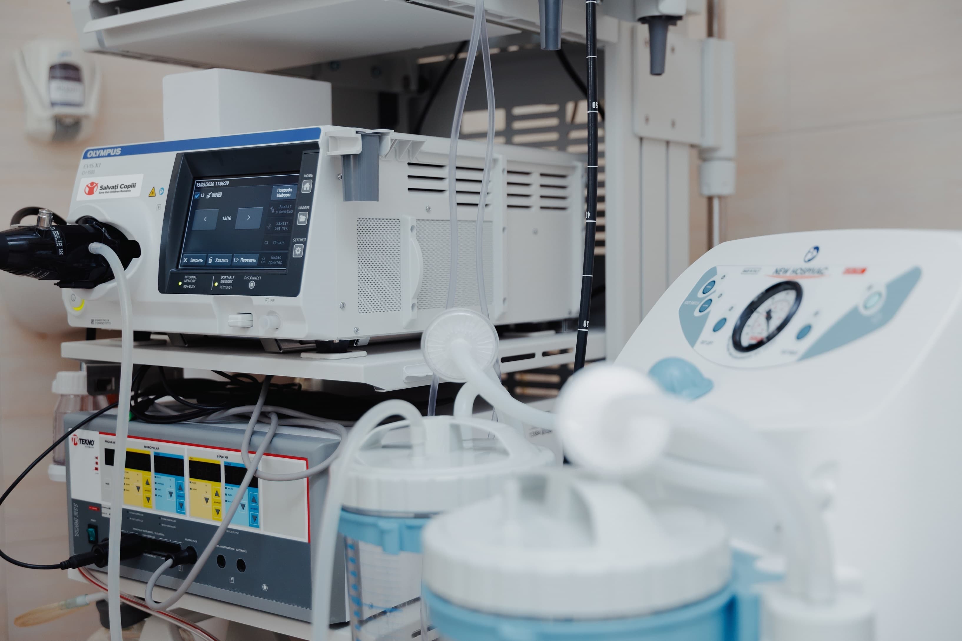Salvaţi Copiii România dotează Institutul Mamei şi Copilului din Chişinău cu un sistem de videocolonoscopie pediatrică în valoare de 100.000 de euro, în urma apelului medicilor din Republica Moldova - FOTO