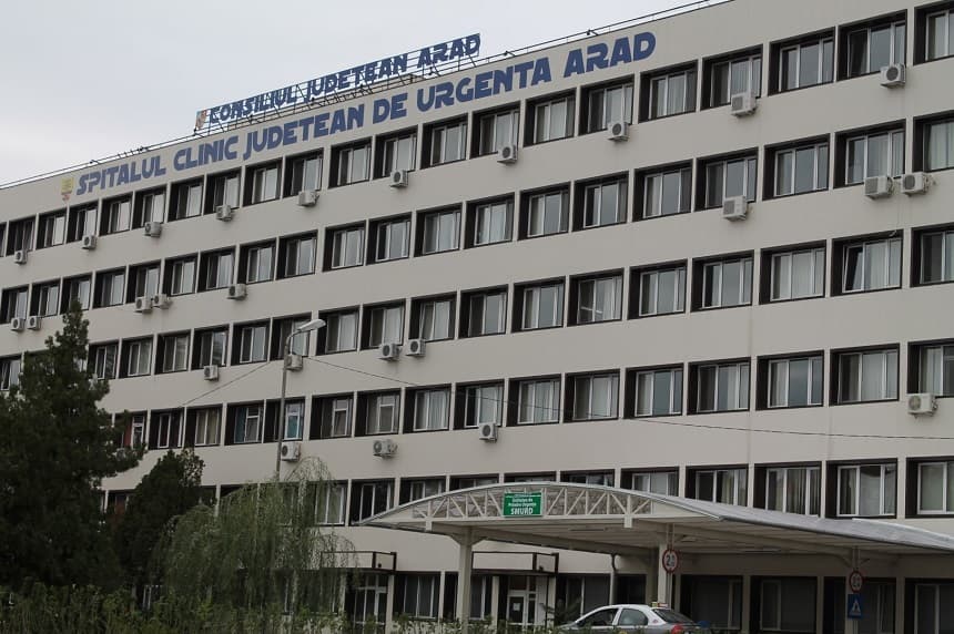 Intervenţie complexă la Spitalul Judeţean Arad - Stent montat la un pacient de 80 de ani care avea canalele biliare blocate de o tumoră