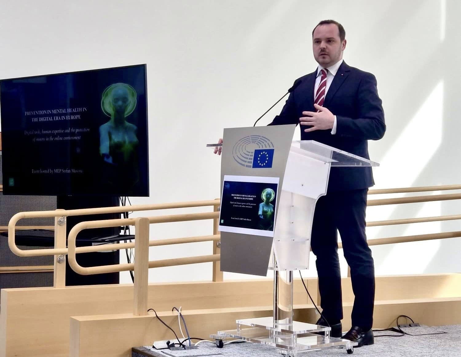 Alexandru Rogobete: Expunerea constantă la conţinut online, presiunea socială şi lipsa unor mecanisme eficiente de protecţie generează efecte reale – anxietate, depresie, izolare / Inacţiunea înseamnă costuri directe asupra sănătăţii unei generaţii