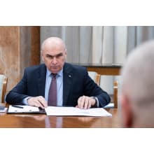 Bolojan: Avem noţiunea de veteran pe stil nou, în care dacă ai fost într-un teatru de operaţii, la Sarajevo, patru luni de zile, devii veteran şi te pensionezi la 52 de ani. Dacă eşti scutit de CASS încă 25 de ani lucrurile sunt total dezechilibrate