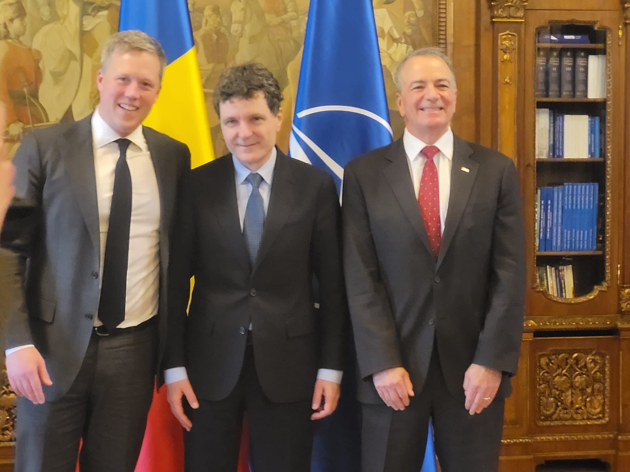 Nicuşor Dan, discuţie cu secretarul Forţelor Terestre ale SUA: România rămâne cel mai de încredere partener şi aliat al SUA la Marea Neagră / România este pregătită să facă mai mult pentru propria sa securitate şi pentru securitatea Alianţei
