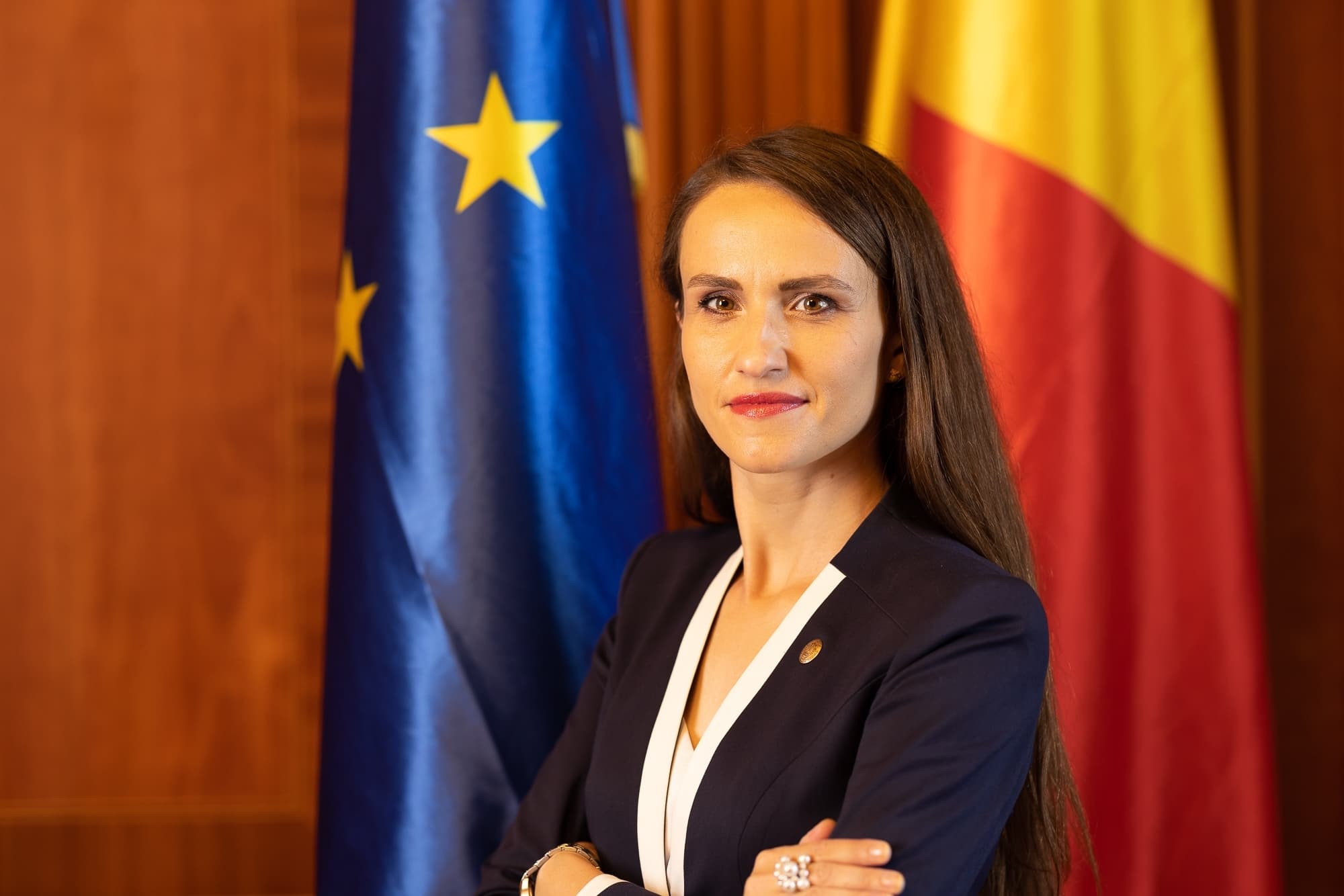 Oana Ţoiu: Nu poţi să te numeşti suveranist şi în acelaşi timp să te uiţi la dronele Rusiei cum intră în spaţiul aerian al României, ba chiar ajung până la Galaţi, şi să nu spui o vorbă despre asta