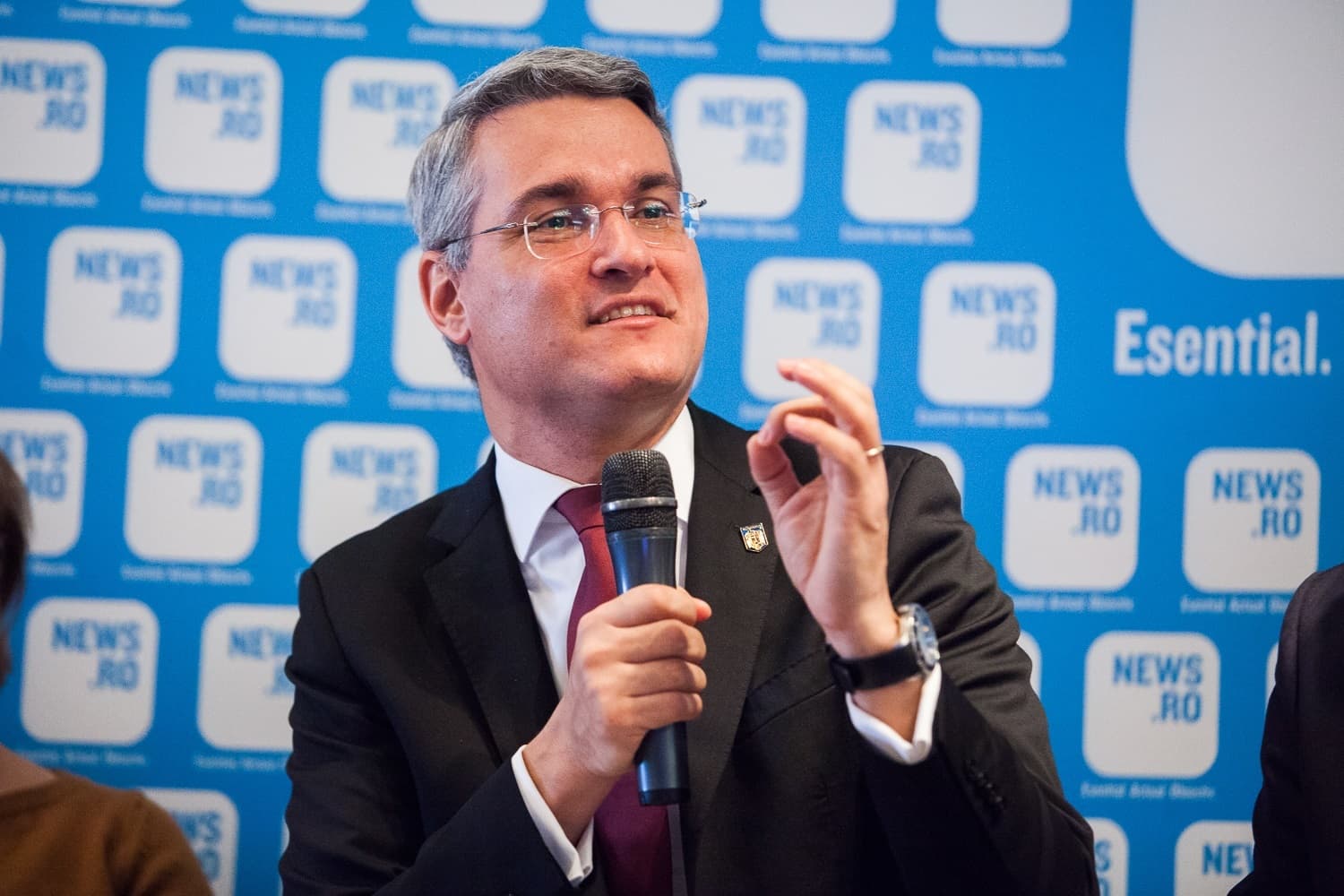 Ministrul Dragoş Pîslaru: Venitul meu net, conform fluturaşului de salariu primit în aprilie, este de 12776 lei. Nu există alte sporuri sau beneficii / România este prea săracă ca să nu îşi plătească bine pe cei care o conduc