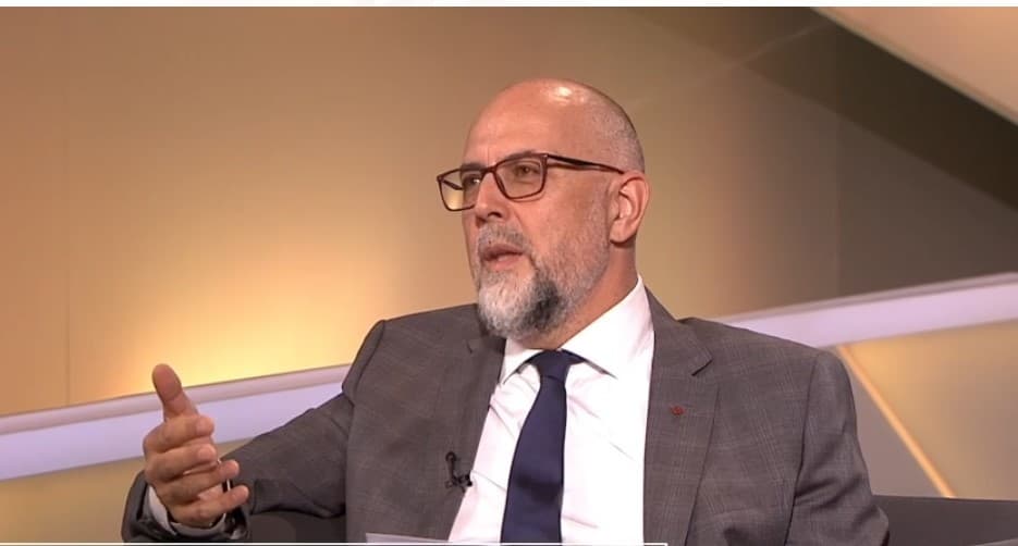 Kelemen Hunor afirmă că nu susţine un guvern minoritar PSD: Nu există această variantă, nu se poate/ Dacă ar fi o astfel de soluţie, ar însemna că eşti la mâna celor de la AUR. Nu se poate, nu pot accepta eu aşa ceva