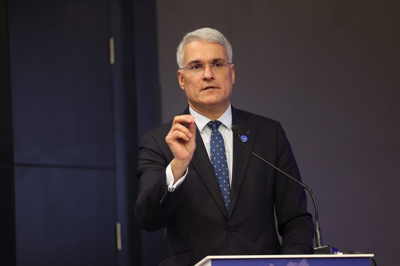 Pîslaru: Niciun salariu din sectorul public nu va scădea prin noua lege a salarizării, niciun angajat nu va pleca acasă cu mai puţini bani / Unele critici, alimentate de frică, altele, bazate pe manipulări cinice, folosite în scop politic