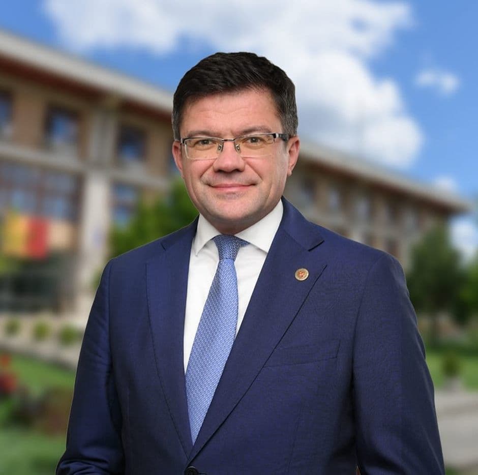 ADRIAN VEŞTEA, DESEMNAT PREMIER - Liberalul Costel Alexe, preşedintele Consiliului Judeţean Iaşi: Tot văd numele meu invocat în tabăra celor care au pus la cale complotul din PNL Loialitatea se vede când vântul e mai puternic. Nu rupem rândurile