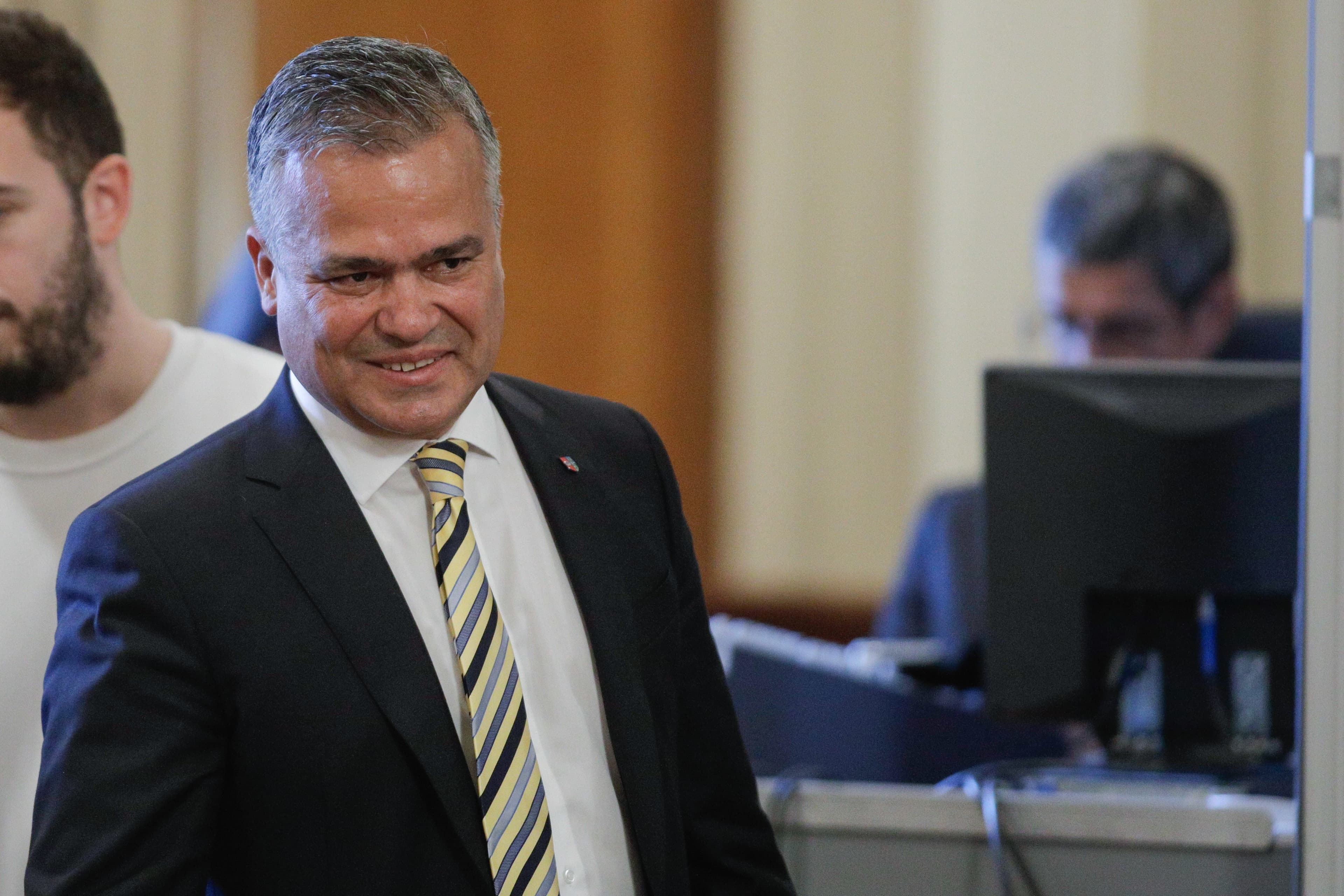 ADRIAN VEŞTEA DESEMNAT PREMIER – Veştea: Cred că există o anumită tensiune şi o anumită frică în rândul agenţilor economici / Nu există o predictibilitate / Nu voi creşte taxe