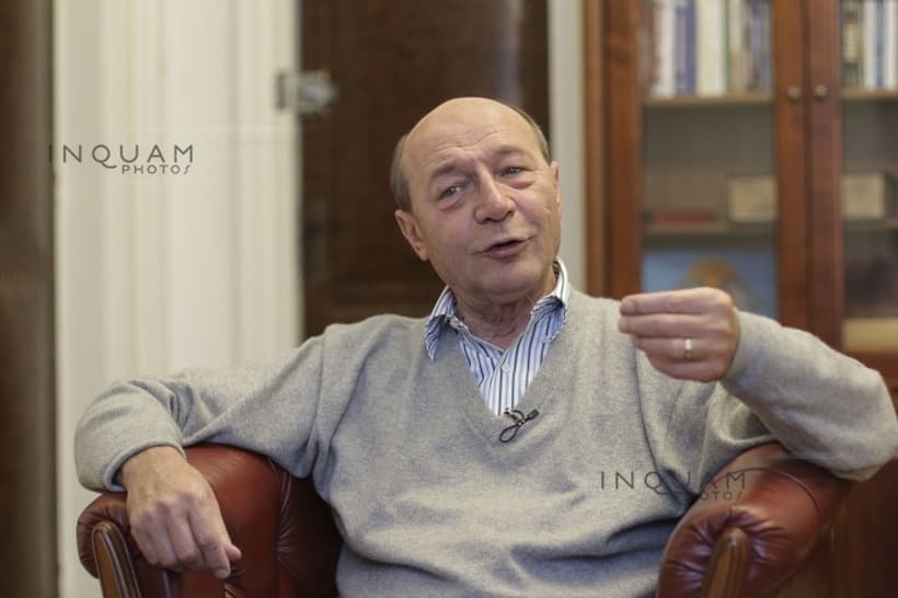 ADRIAN VEŞTEA, DESEMNAT PREMIER - Băsescu: Îmi pare rău să-i dezamăgesc pe criticii lui Nicuşor, nici eu nu sunt un admirator, dar nu e în afara Constituţiei. Nu a greşit din punct de vedere constituţional, ci din punct de vedere al relaţiei interumane