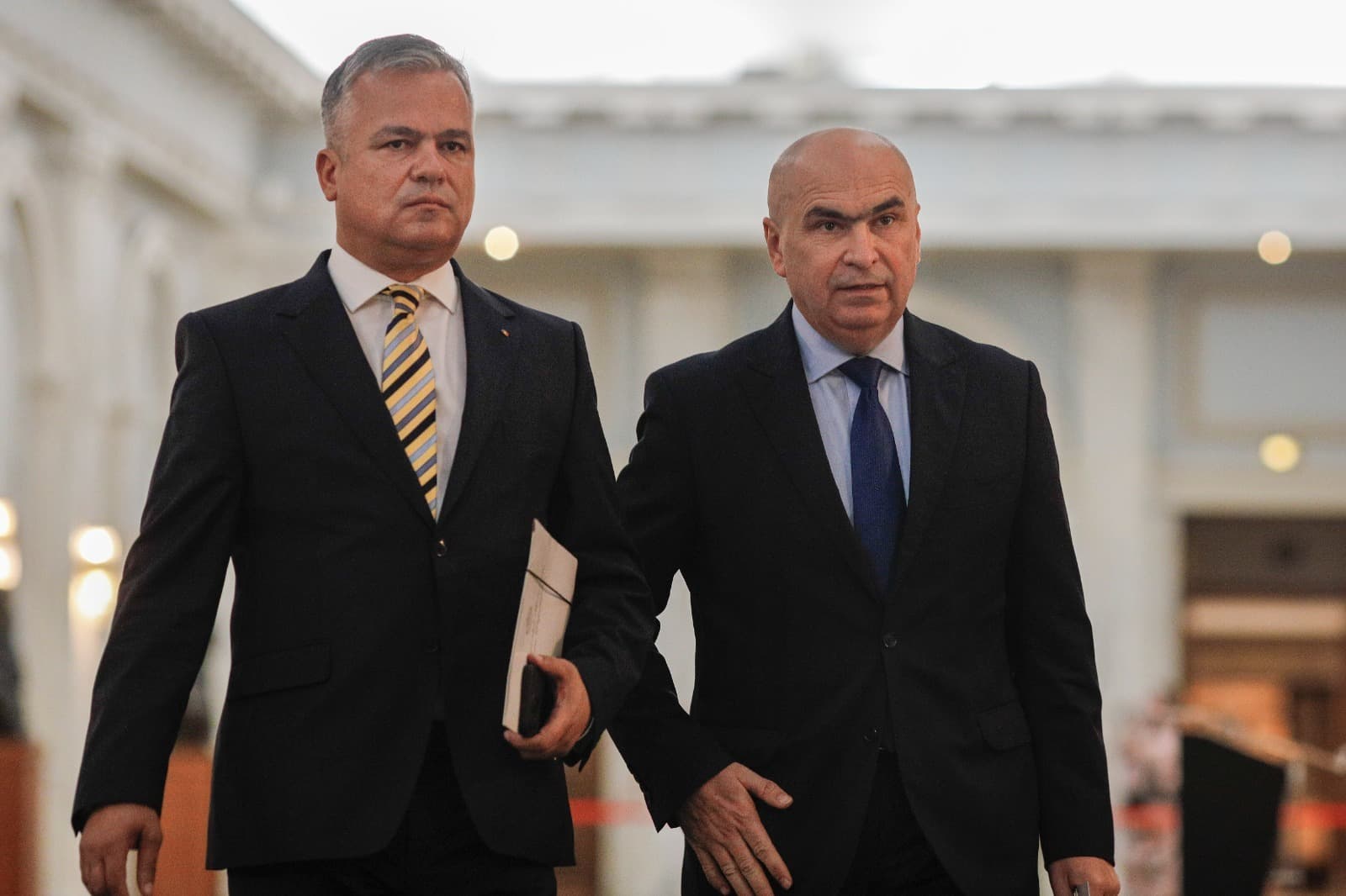 Adrian Veştea, despre desemnarea ca premier: Domnul preşedinte a zis că ar trebui să păstrăm discreţia. Vă spun că se poate de sincer, soţia mea a aflat cu 10 minute înainte de ora 9.00 / L-am sunat imediat după pe Bolojan, nu a răspuns
