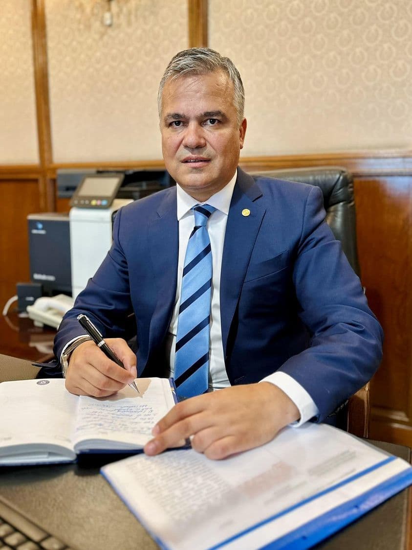 Veştea: Cred că vom avea cvorumul necesar pentru a trece guvernul/ Cred că PNL, al cărui membru sunt, va da dovadă de maturitate şi va sprijini guvernul/ Vor fi şi parlamentari din USR, nu trebuie să ne raportăm doar la partidele extremiste