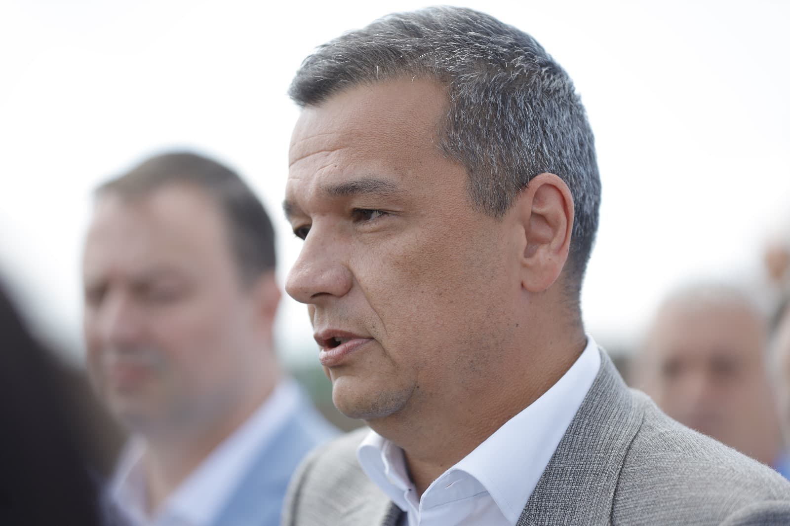 Grindeanu: România are nevoie de un guvern, trebuie să treacă de ambiţiile mesianice pe care le arată unii şi alţii / I-am atenţionat public pe cei şase înlocuitori ai miniştilor PSD că s-ar putea să intre într-o zonă de uzurpare de calităţi oficiale
