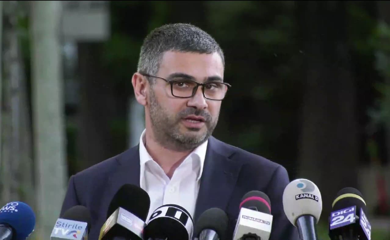 CABINETUL VEŞTEA - Petre Florin Manole - de la activismul pentru drepturile minorităţilor, la şefia Ministerului Muncii pentru un al doilea mandat