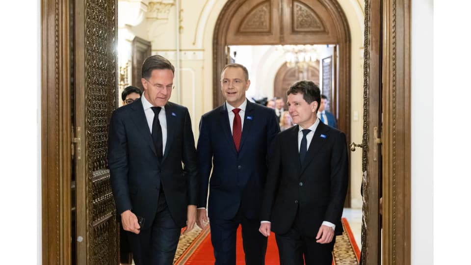Nicuşor Dan răspunde acuzaţiilor Iranului: A fost o hotărâre a Parlamentului, care a permis staţionarea pe teritoriul României a unor nave de reîncărcare. Asta este tot şi în niciun caz nu face România cobeligerantă