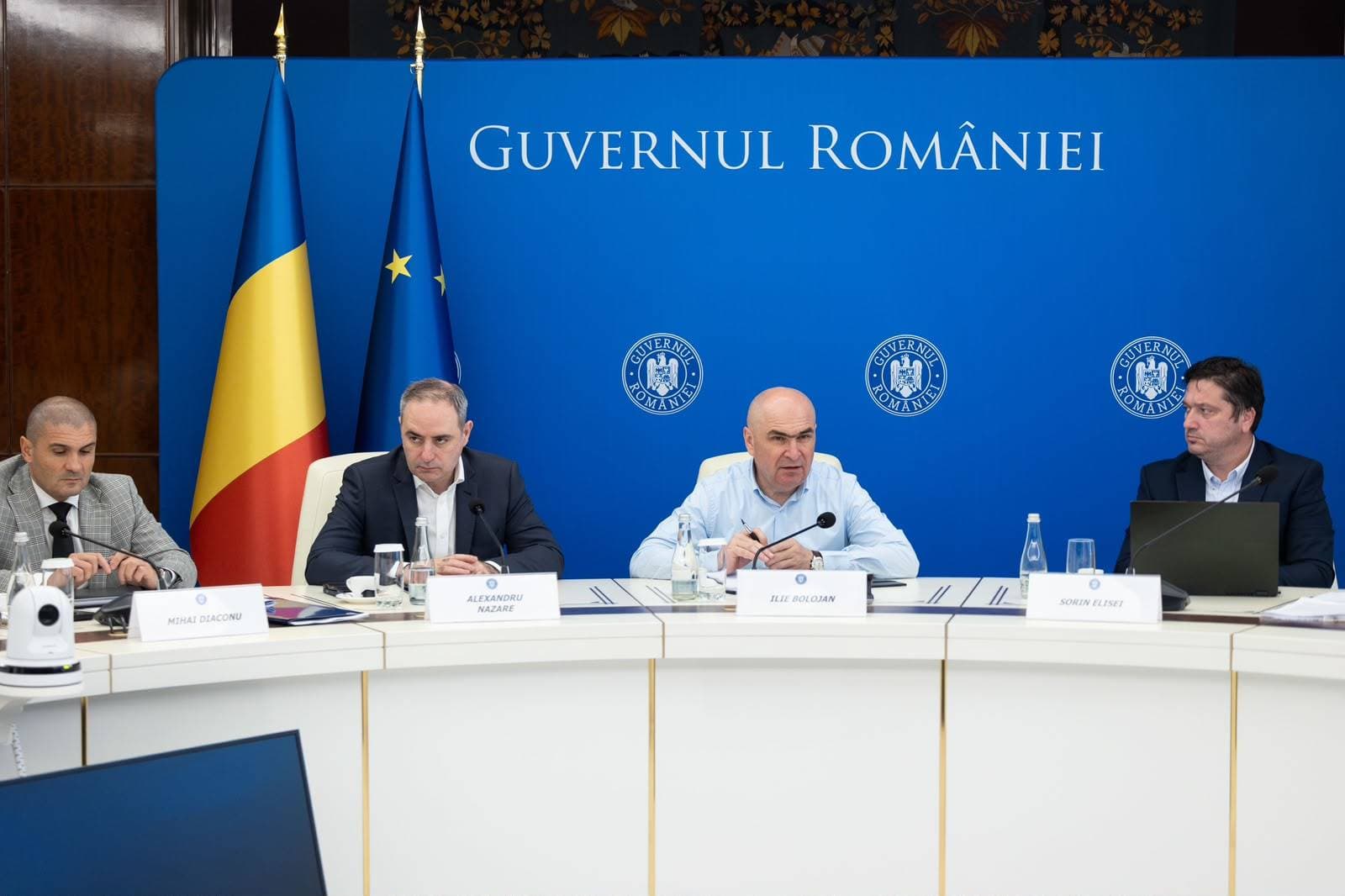 Ilie Bolojan şi Alexandru Nazare, întâlnire cu operatorii majori de pe piaţa carburanţilor din România: S-a discutat despre posibilitatea unei noi intervenţii legislative, în funcţie de evoluţia preţului carburanţilor în următoarele săptămâni