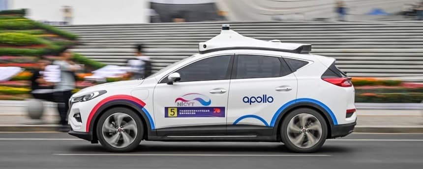 Robotaxiurile Baidu s-au oprit în mijlocul traficului în Wuhan, provocând accidente