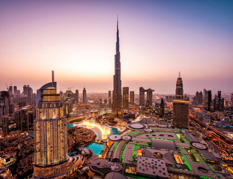 Războiul din Orientul Mijlociu îi face pe unii britanici din Dubai să-şi reconsidere viaţa în emirat