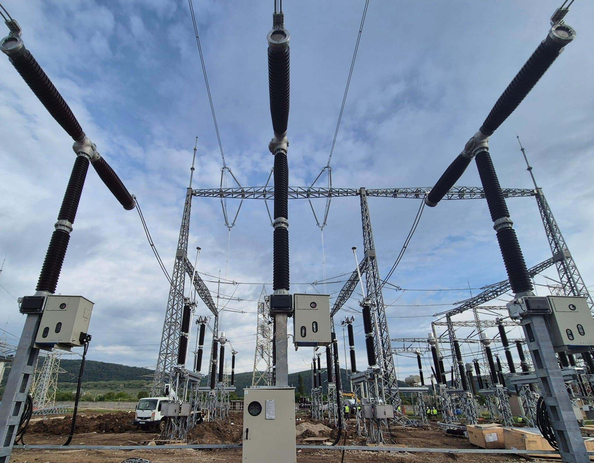 Transelectrica: România se aşteaptă la un consum maxim de energie electrică de aproximativ 8.000 MW, în intervalele de vârf de seară din zilele de luni şi marţi