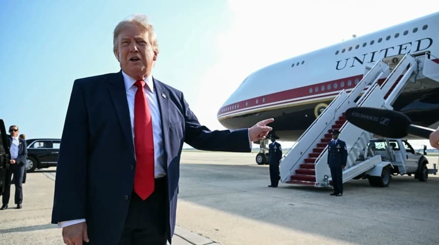Trump îşi apără afacerile familiei şi spune că preşedinţia face inevitabile acuzaţiile de conflict de interese