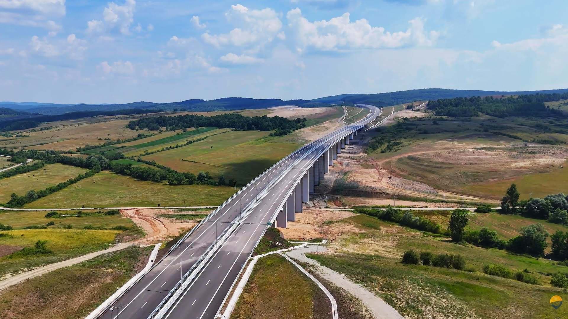 Asociaţia Pro Infrastructură solicită oficialilor CNAIR să deschidă circulaţia pe autostrada A3, între Poarta Sălajului şi Zimbor, până cel târziu la sfârşitul lunii iulie/ Reproşurile aduse companiei şi reprezentanţilor UMB - FOTO