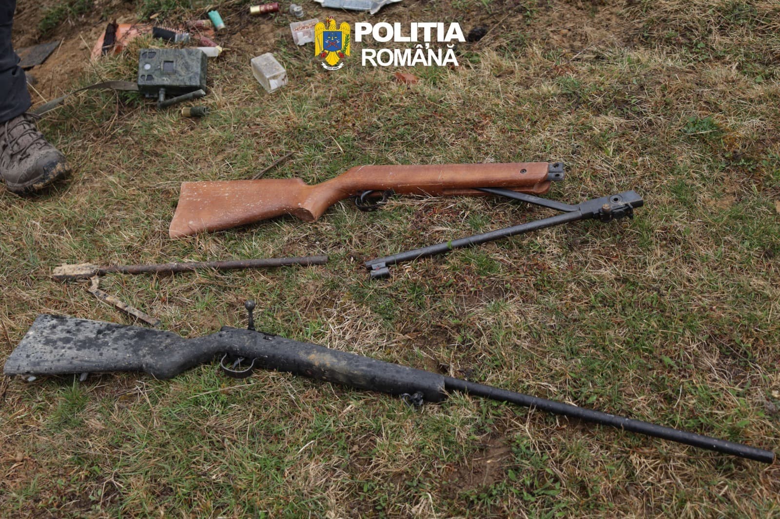 Percheziţii la persoane bănuite de comiterea unor infracţiuni la regimul armelor - 11 ar fi folosit arme letale, unele deţinute ilegal, la acţiuni de braconaj cinegetic, în judeţele Bistriţa-Năsăud, Maramureş şi Suceava - FOTO