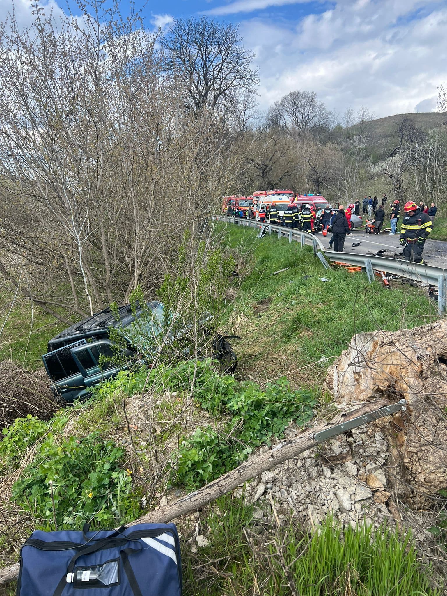 UPDATE - Sibiu: Accident cu şapte persoane implicate, pe un drum judeţean / Cinci persoane, transportate la spital, una cu elicopterul SMURD / Planul Roşu de Intervenţie a fost dezactivat - FOTO