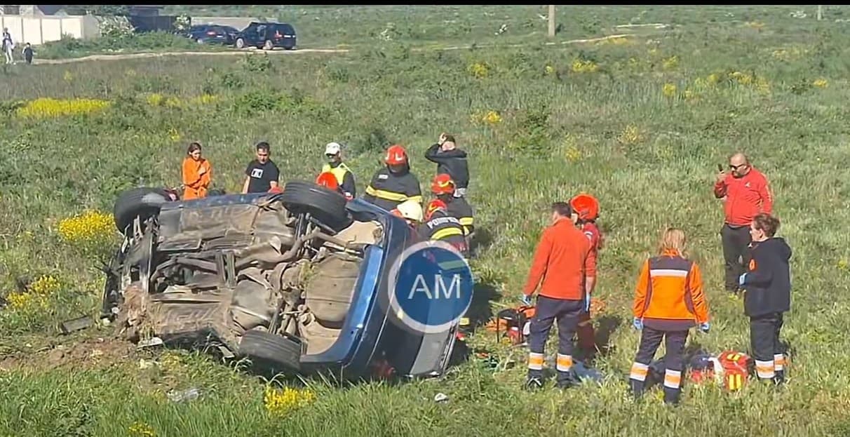 Accident grav pe centura municipiului Drobeta Turnu Severin. Două maşini s-au ciocnit violent; o femeie e în stare gravă - FOTO