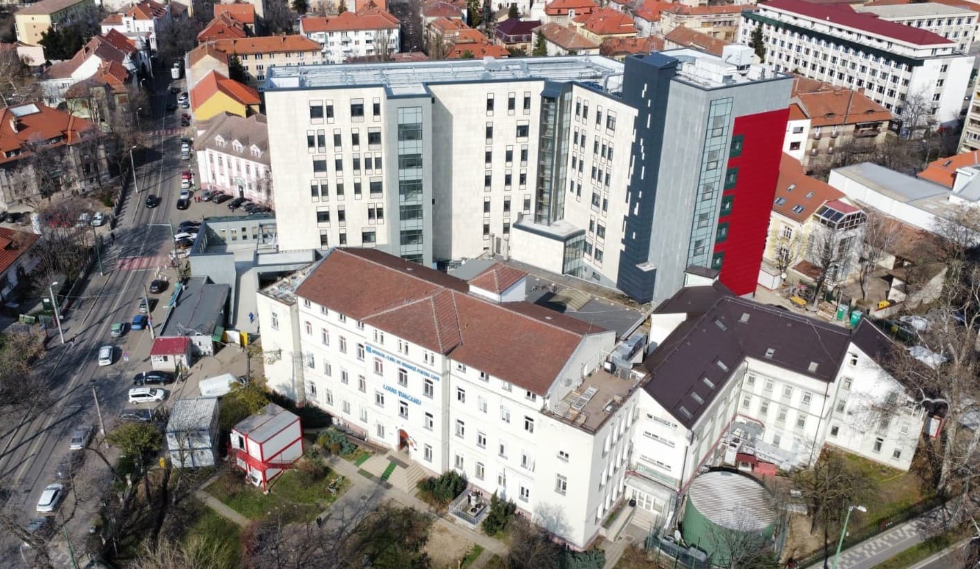 Copilul de 12 ani din Arad, înjunghiat de un coleg, are multiple leziuni / El se află sub investigaţii la Spitalul de Copii din Timişoara