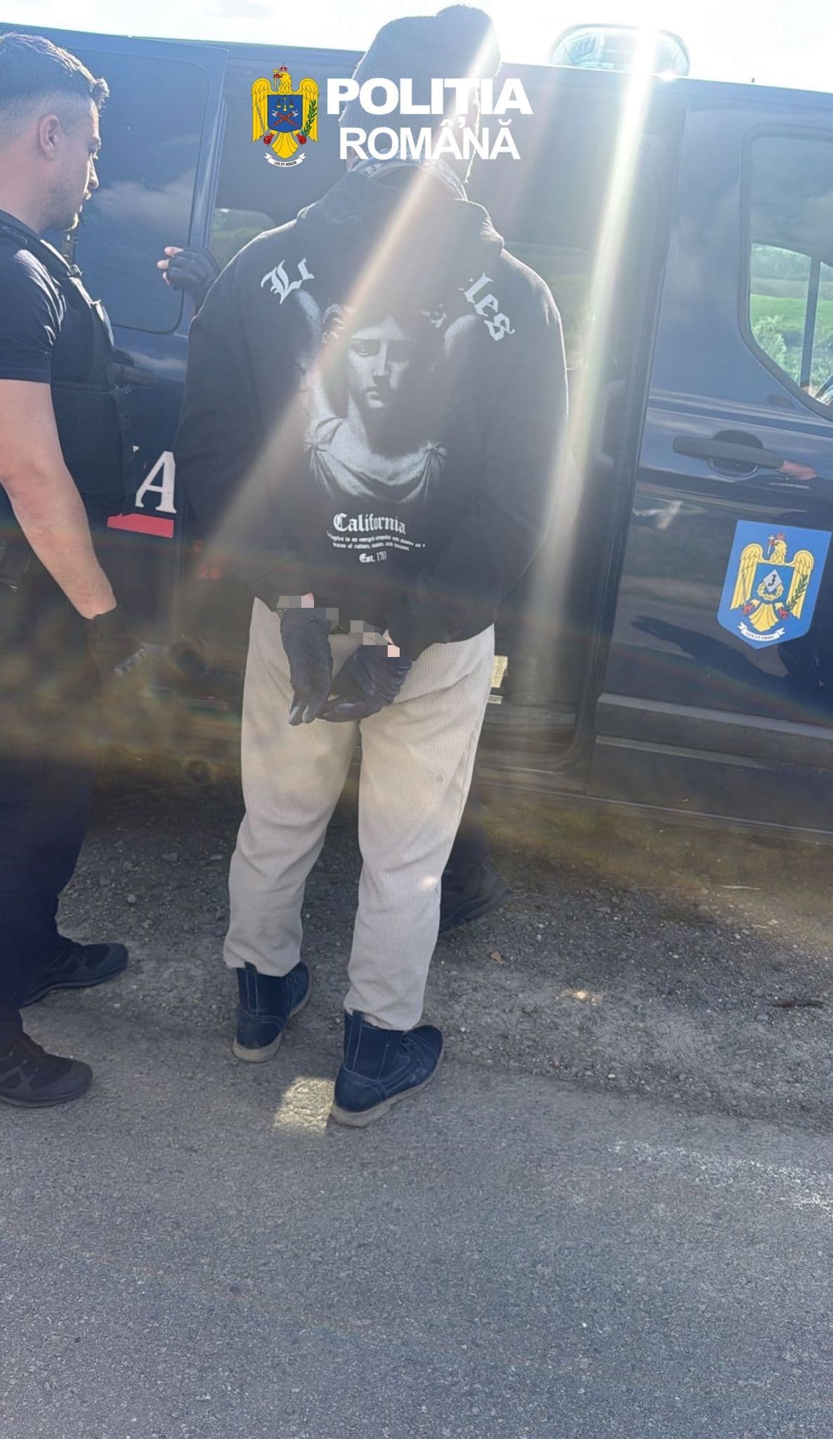 Bătrân de 76 de ani din Zalău, agresat în propria curte cu un cuţit de un bărbat care ulterior a fugit / Victima a fost transportată la spital / Agresorul a fost găsit la el acasă / Dosar penal de tentativă de omor