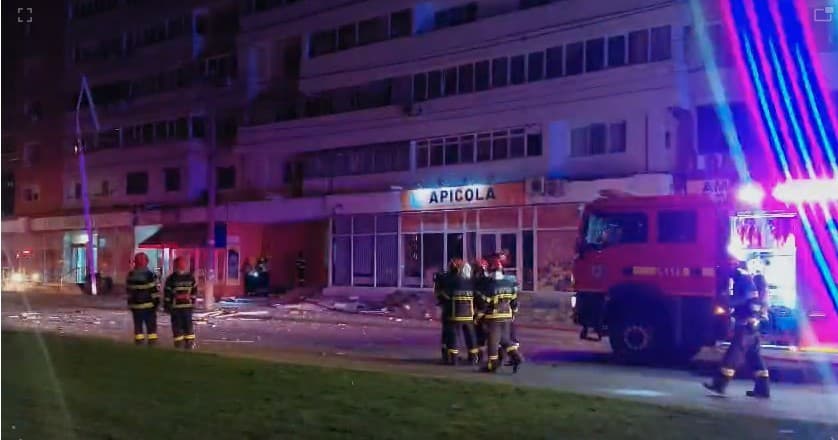 UPDATE - Dronă prăbuşită pe un bloc din Galaţi. Explozie şi incendiu la un apartament / Mesaj RO-Alert pentru Brăila, Tulcea şi Galaţi / MApN: Două avioane F-16 şi un elicopter, ridicate - FOTO, VIDEO