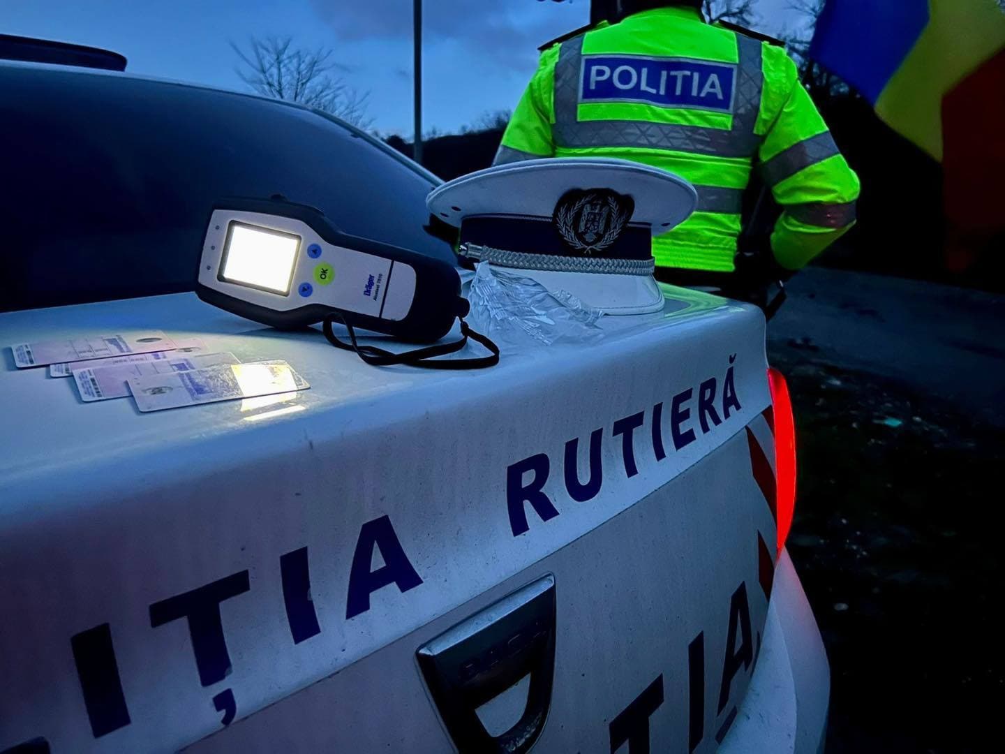 Prahova: Angajatul unei firme de salubritate a murit după ce autogunoiera în spatele căreia se afla a fost lovită de un TIR care circula în aceaşi direcţie
