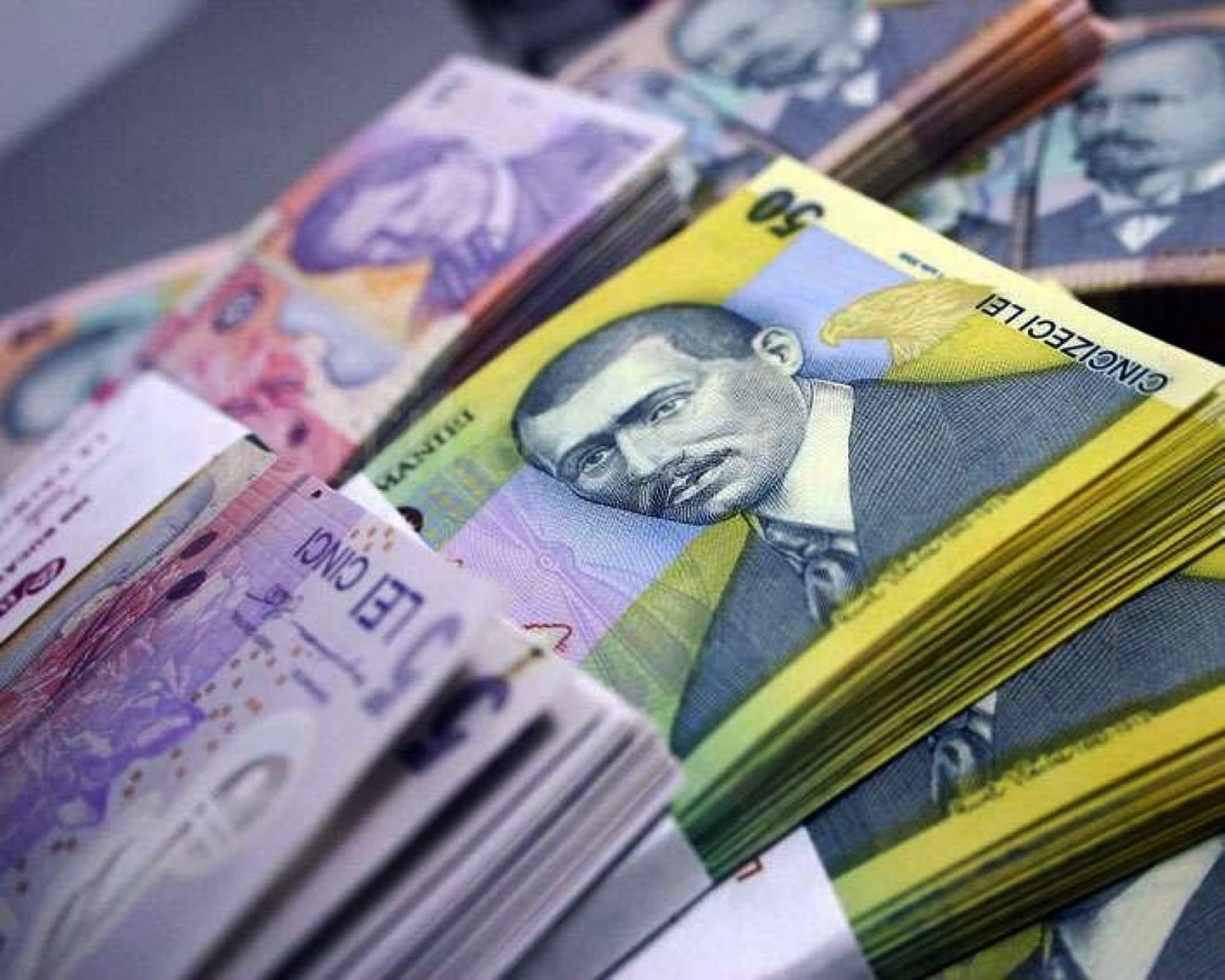 Directoarea Şcolii Gimnaziale din Cilibia, arest la domiciliu pentru luare de mită/ Ea ar fi cerut 2.000 de euro de la un om de afaceri