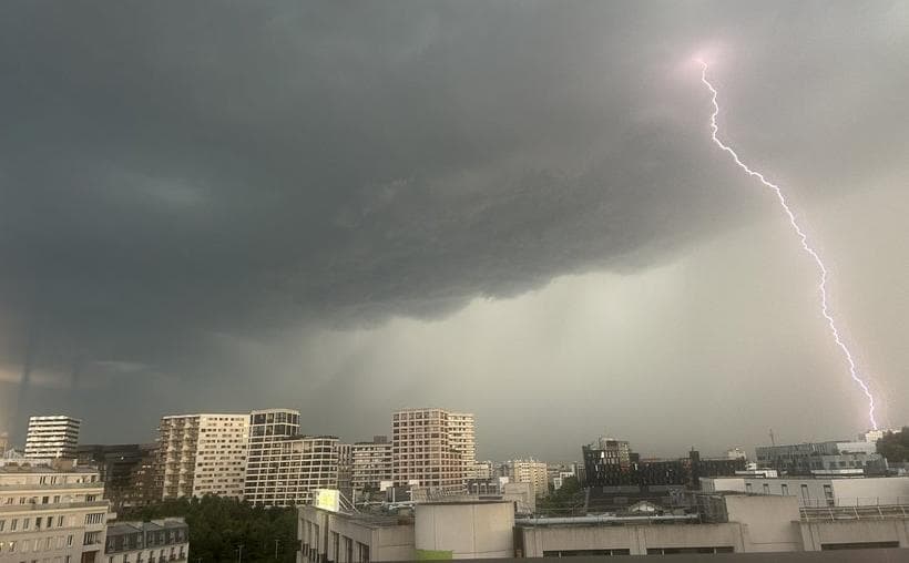 ANM - Cea mai mare parte a ţării intră de duminică, de la prânz, sub avertizare cod galben de vânt, vijelii şi grindină / În cursul nopţii, aria afectată se va reduce - HARTA
