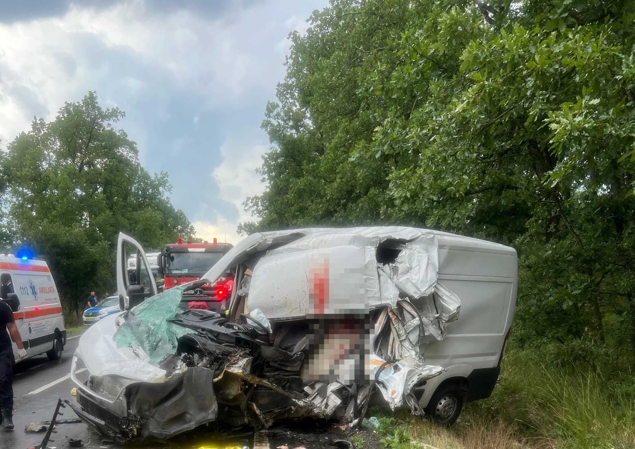 Un mort şi un rănit, într-un accident produs în judeţul Mehedinţi / A fost solicitat elicoperul SMURD - FOTO