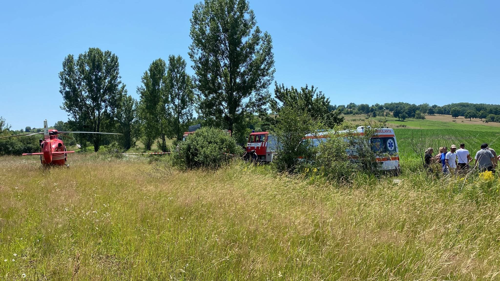Accident grav pe un drum din judeţul Mureş. O persoană a murit şi una este în stare critică - FOTO
