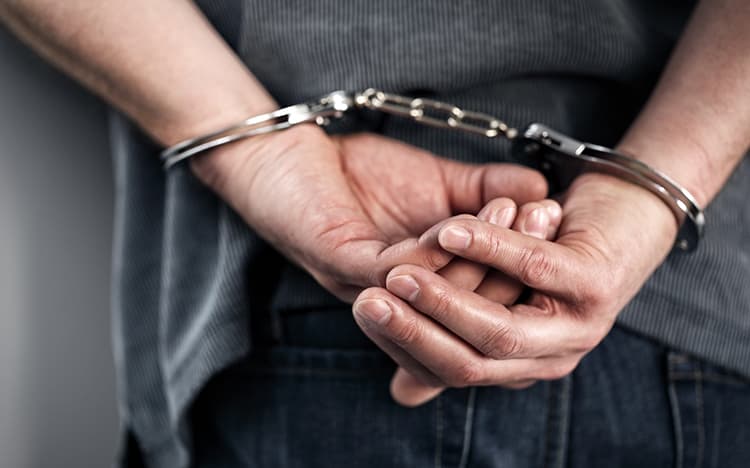Buzău: Un bărbat şi-a înjunghiat de 7 ori vecina, în vârstă de 74 de ani, pentru că nu a vrut să întreţină raporturi sexuale cu el / Agresorul a fost arestat pentru tentativă de omor