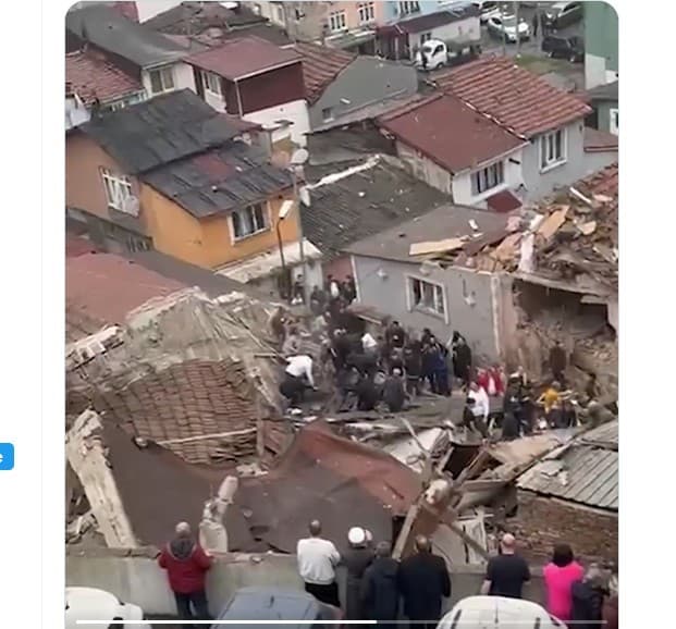 Explozie în districtul Fatih al Istanbulului. Două clădiri s-au prăbuşit. Trei persoane au fost scoase de sub dărâmături şi transportate la spital - VIDEO