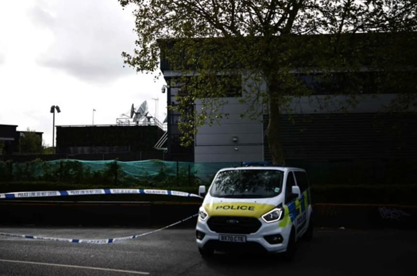 Doi tineri şi un minor britanici, inculpaţi în urma unei tentative de incendiere la sediul televiziunii private în persană Iran International, la Londra. Tinerii, arestaţi în urma unei urmăriri cu maşini. Gruparea HAYI revendică tentativa