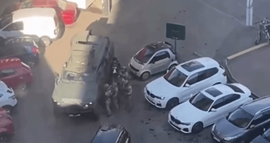 Mai multe victime după un atac armat la Kiev. Atacatorul se baricadase într-un supermarket