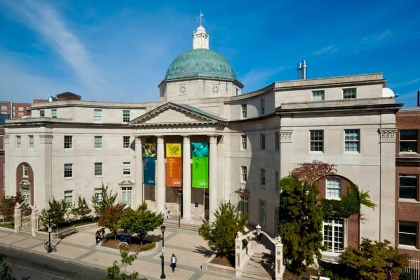 Administraţia Trump acuză Facultatea de Medicină a prestigioase Universităţi Yale de de discriminarea candidaţilor albi şi asiatici. Departamentul Justiţiei anunţă că vrea ”să încheie un acord de soluţionare amiabilă”, pentru ca Yale să se pună ”în confor