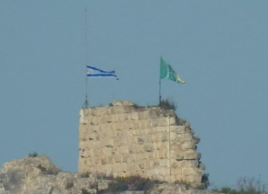 Netanyahu cataloghează cucerirea Fortăreţei medievale Beaufort de către Israel o ”cotitură decisivă” în Războiul din Liban. ”Instrucţiunile mele sunt să se aprofundeze şi să se extindă controlul nostru asupra locurilor care se aflau sub controlul Hezbolla