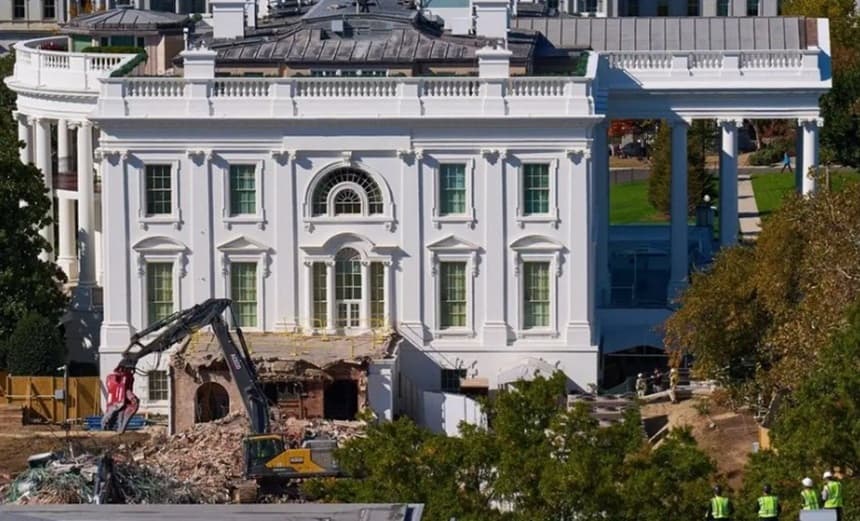 Instanţa nu poate opri construcţia sălii de bal a lui Trump
