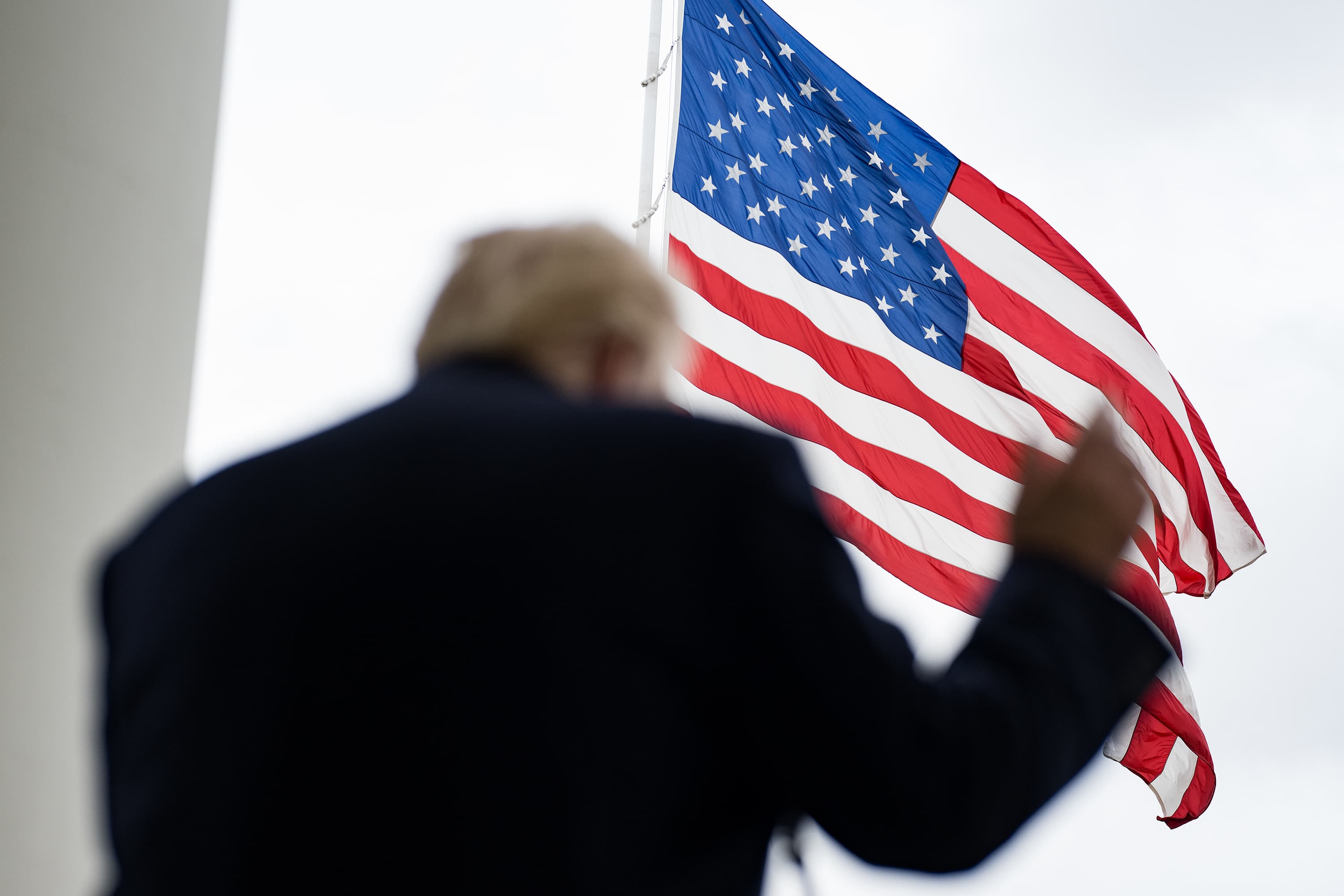 Taxa de 100.000 de dolari impusă de Trump pentru viza H-1B este ilegală, a decis un judecător american