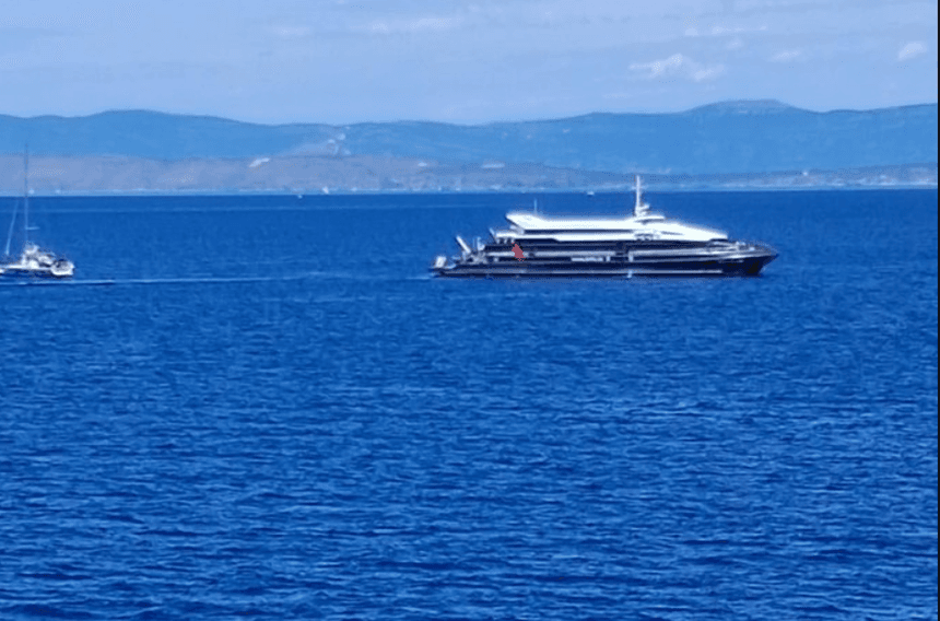 Patru cehi morţi într-o coliziune, la Marea Adriatică, în largul Croaţiei, între un catamaran croat cu peste 100 de persoane la bord şi un velier francez cu opt cehi la bord. Trei cehi răniţi uşor, unul rănit grav la coloana vertebrală