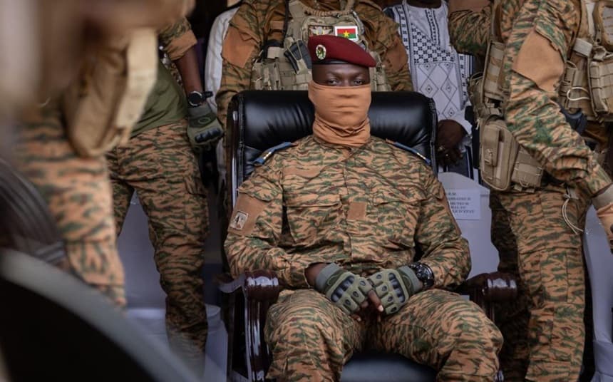 Burkina Faso îşi întrerupe relaţiile diplomatice cu Franţa, Parisul ”regretă” o ”decizie ostilă şi fără fundament”